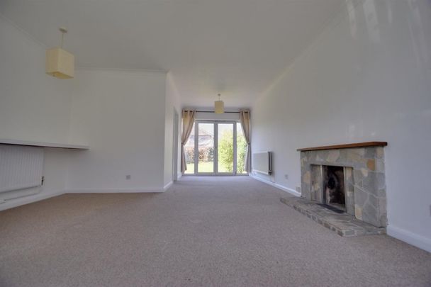 Ashlyn Close, Bushey, Hertfordshire - Photo 1