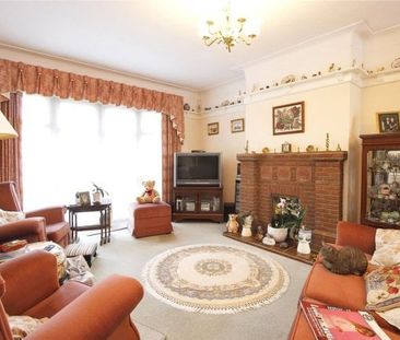 Ashurst Avenue, Southend on Sea - Photo 3
