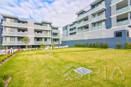 Stunning Two Bedroom Apartment ! Excellent Locations close to two of Sydney’s top schools ! - Photo 3