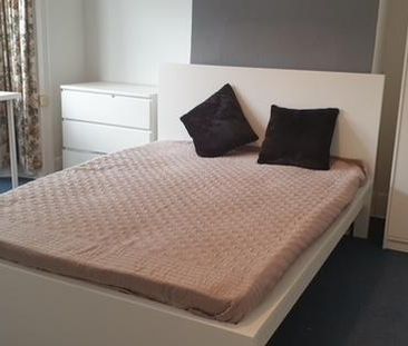 4 bedroom end of terrace house to rent - Photo 3