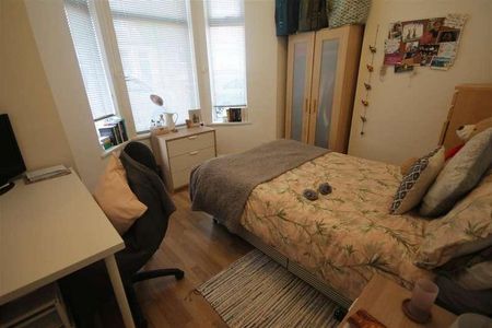 Roxburgh Place, Heaton, Newcastle Upon Tyne, NE6 - Photo 4