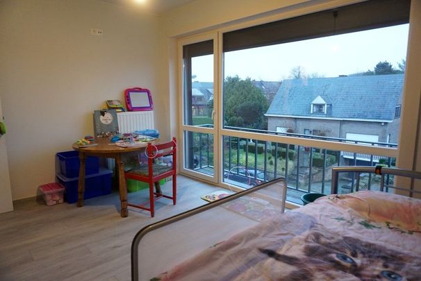 Appartement met kleine garageruimte/berging en 2 open staanplaatsen - Foto 1