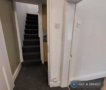 2 bedroom semi-detached house to rent - Photo 5
