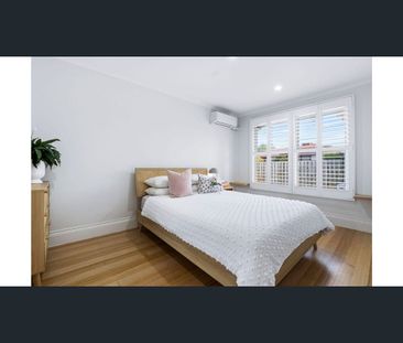 Renovated beachside unit in a prime beachside location - Photo 2