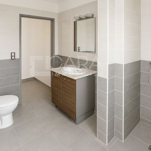 Location Appartement 2 pièces 44m² REMIRE MONTJOLY 97354 - Photo 2