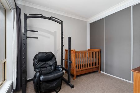 Neat & Low-maintenance Two-bedroom Townhouse In Prime Location - Photo 3