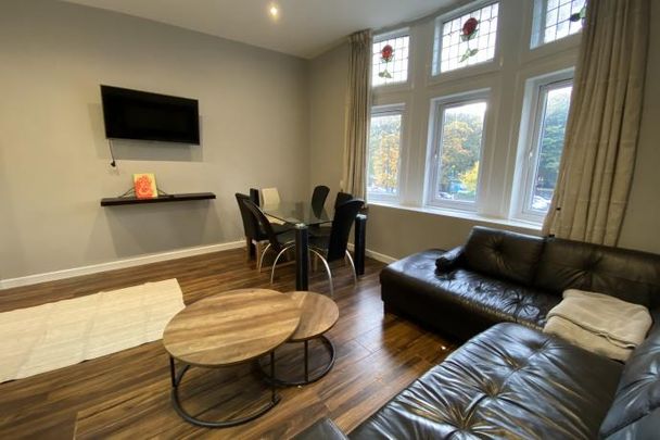 The Crescent, - Photo 1