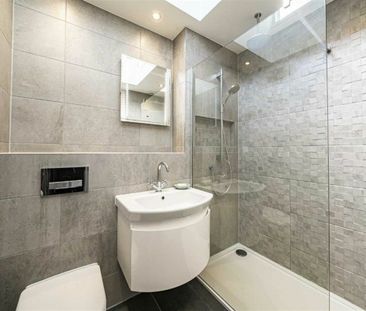 Broom Park, Teddington, TW11 - Photo 2