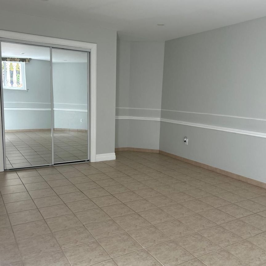 For Lease - 1112 Hawthorne Court Unit# Bsmt, Mississauga, Ontario - Photo 1