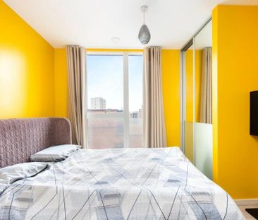 2 bedroom flat to rent - Photo 2