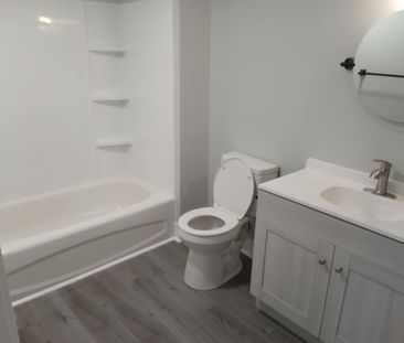 For Lease - 27 Grove Street Unit# Upper Flr, Belleville, Ontario - Photo 1