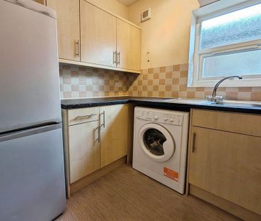 2 bedroom flat to rent - Photo 6
