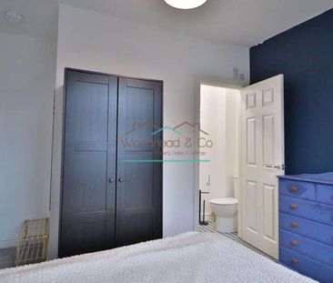 Wellingborough Road, Rushden, NN10 - Photo 1