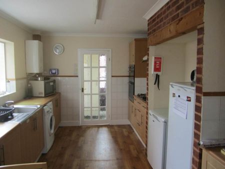 1 bed house / flat share to rent in Pinhoe Road, Exeter, EX4 - Photo 4