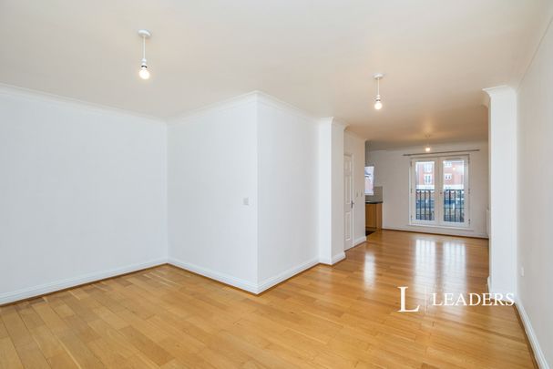 3 bedroom townhouse to rent Crystal Close, Mickleover, DE3 - Photo 1