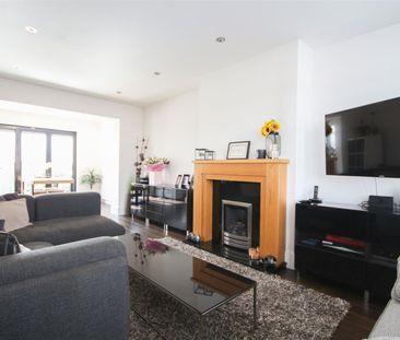 Sunningdale Drive, Salford - Photo 2