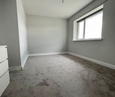 2 Bedroom Mid Terraced House - Photo 3