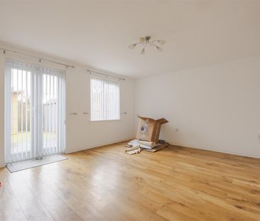 To Let 3 Bed House - Townhouse - Photo 2