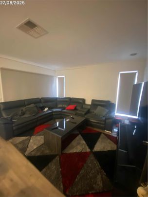 Fabulous 4Br Home in Upper Point Cook! - Photo 1