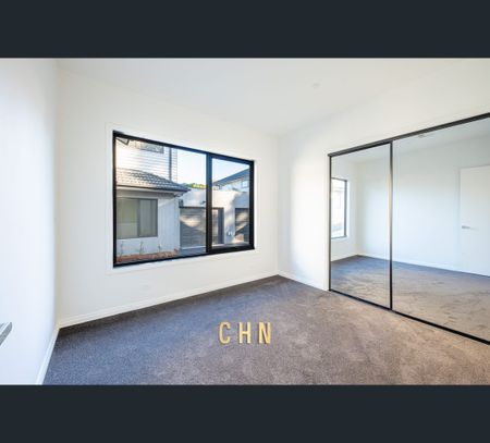 1/285 George Street, Doncaster, Vic 3108 - Photo 2