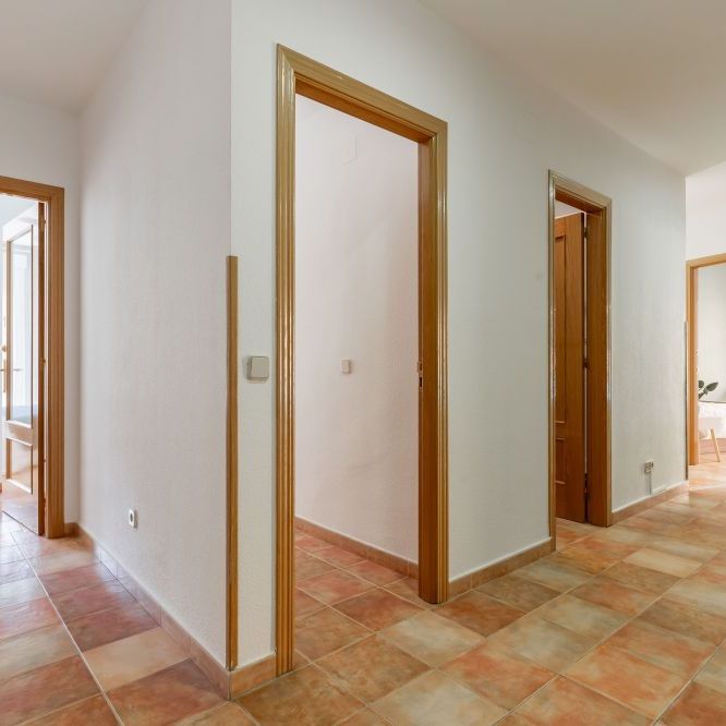 Bright single room in Cuatro Caminos - Photo 1