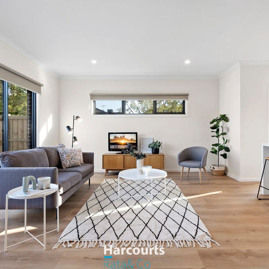 Air- conditioned Main Bedroom Park fronted 4 bedroom Masterpiece - Photo 1