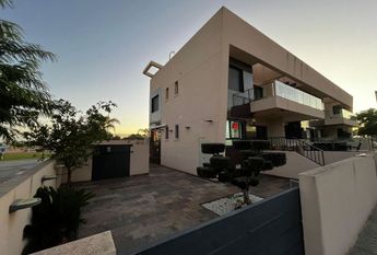 Alquiler de chalet pareado en Calle Ausias March, 41