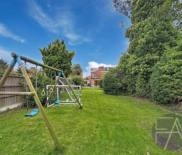 3 bedroom semi-detached house to rent - Photo 4