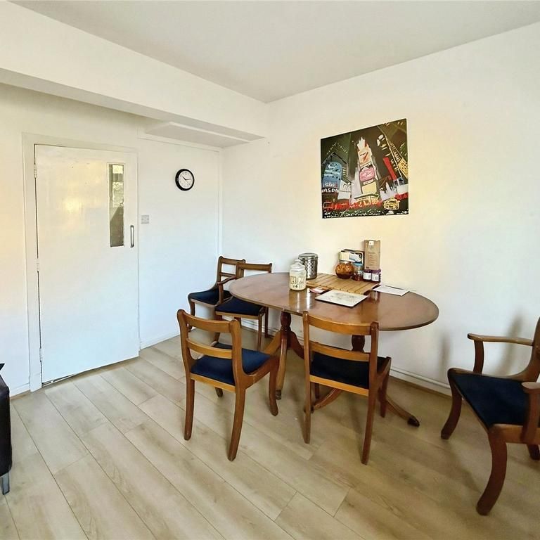 3 bedroom flat to rent - Photo 1