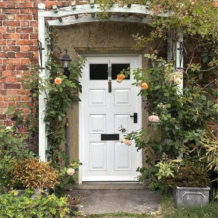 A substantial 5 bedroom period property in rural locaton, under 2 miles to both Rhuddlan and the A55 North Wales Expressway. - Photo 4