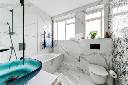 3 bedroom flat to rent - Photo 2