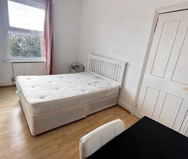 3 bedroom maisonette to rent - Photo 4