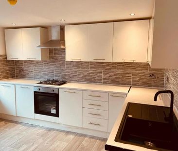 1 bedroom in a house share to rent - Photo 2