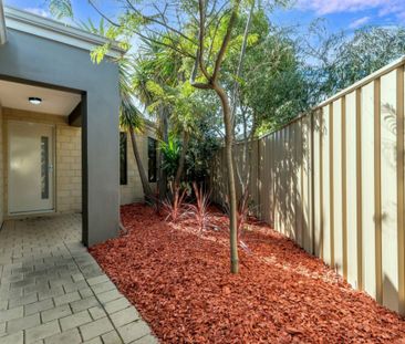 Easy-Care Lifestyle in a Prime Location - UNDER APPLICATION PENDING - Photo 5