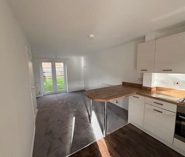 2 bedroom end of terrace house to rent - Photo 4