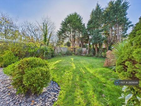 4 bedroom detached house to rent - Photo 4