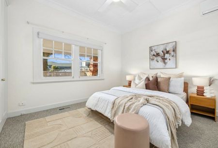 Stylish Living Behind a Charming Exterior - Photo 5