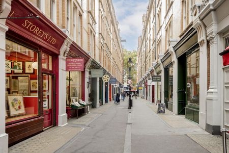 St Martin's Lane, WC2H - Photo 3