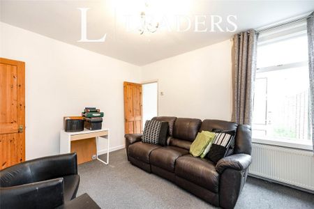 3 bedroom terraced house to rent - Photo 3