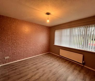 16 Oakwood Road, Carrickfergus, BT38 8ET - Photo 4