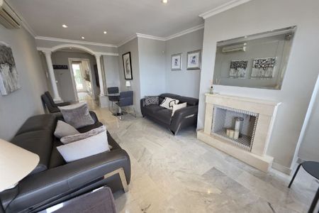 2 Bedroom Apartment For Rent in Nueva Andalucía, Málaga - Photo 3