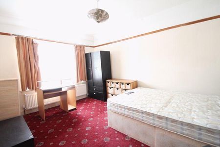 5 bedroom detached house to rent - Photo 3