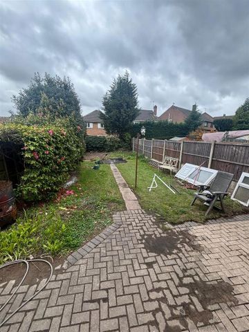 4 bedroom semi-detached house to rent - Photo 5