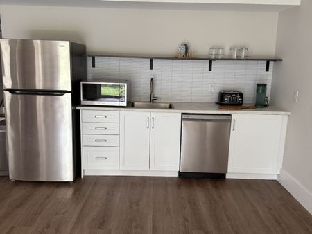 25 Peaceful Place – Beautiful Executive 3 Bedroom + Den/ 2.5 Bathroom Semi Detached Home with Double Attached Garage| $3,000 Avail November 1st - Photo 5