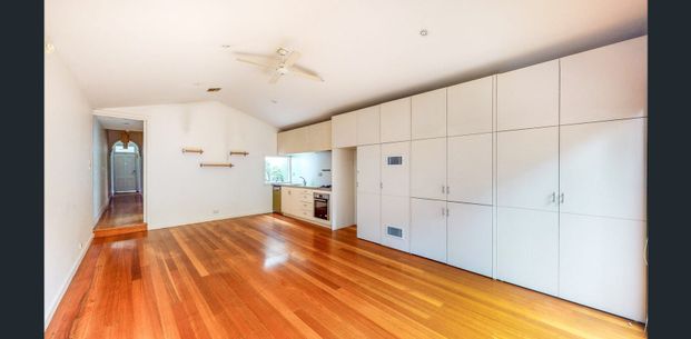 2 BEDROOM HOME IN ENVIABLE RICHMOND HILL LOCATION! - Photo 1
