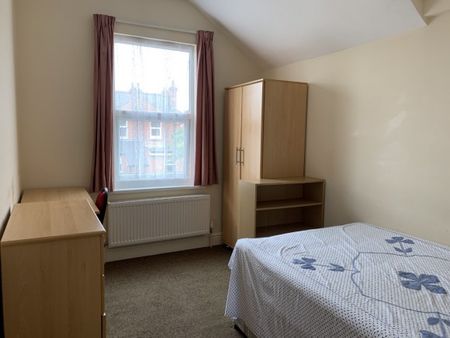 2 Bedrooms in a HMO House - Viewing Highly Recommended - Photo 4
