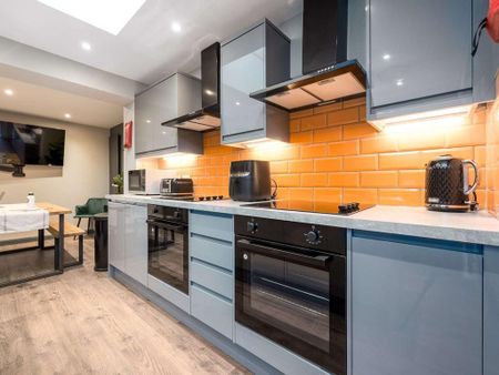 1 bedroom in a flat share to rent - Photo 3