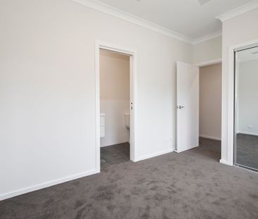 Charming & Spacious Family Home for Lease in Morisset - Photo 2