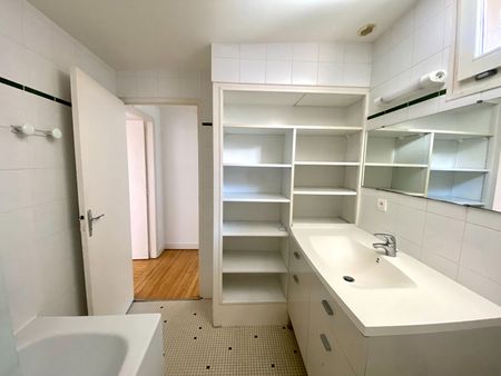 A LOUER - T2 LUMINEUX ET CALME AU PIED DE LA CATHEDRALE - Photo 3