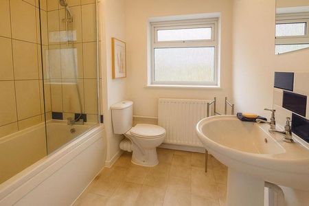 4 bedroom terraced house to rent - Photo 4